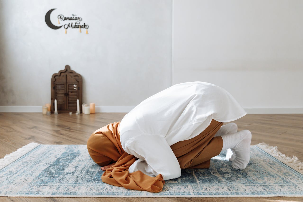 how to pray salah for female